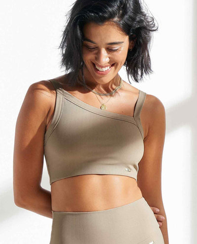 Hope Bra en Greige-Bras-Tienda Ropa Leggings Yoga Sostenibles Reciclados Mujer On-line Barcelona Believe Athletics Sustainable Recycled Yoga Clothes