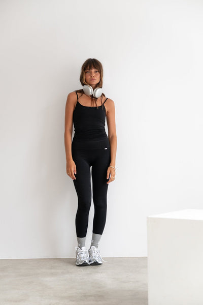 Joy Tank in Black-Bras-Tienda Ropa Leggings Yoga Sostenibles Reciclados Mujer On-line Barcelona Believe Athletics Sustainable Recycled Yoga Clothes