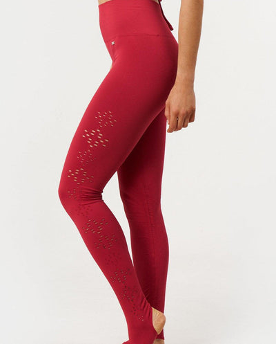 Karma Legging 2.0 en Cereza-Long Leggings-Tienda Ropa Leggings Yoga Sostenibles Reciclados Mujer On-line Barcelona Believe Athletics Sustainable Recycled Yoga Clothes