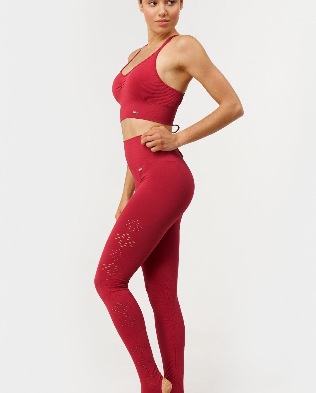 Karma Legging 2.0 en Cereza-Long Leggings-Tienda Ropa Leggings Yoga Sostenibles Reciclados Mujer On-line Barcelona Believe Athletics Sustainable Recycled Yoga Clothes