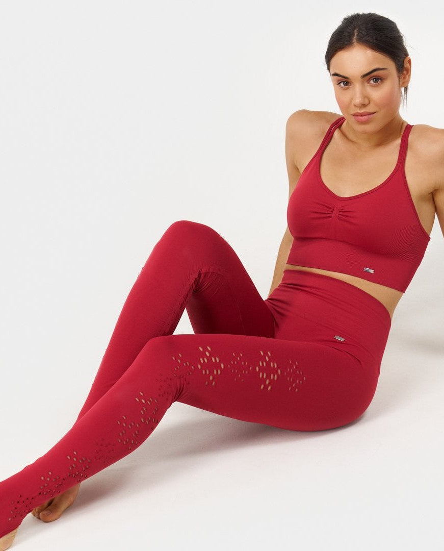 Karma Legging 2.0 en Cereza-Long Leggings-Tienda Ropa Leggings Yoga Sostenibles Reciclados Mujer On-line Barcelona Believe Athletics Sustainable Recycled Yoga Clothes