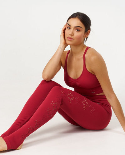 Karma Legging 2.0 en Cereza-Long Leggings-Tienda Ropa Leggings Yoga Sostenibles Reciclados Mujer On-line Barcelona Believe Athletics Sustainable Recycled Yoga Clothes