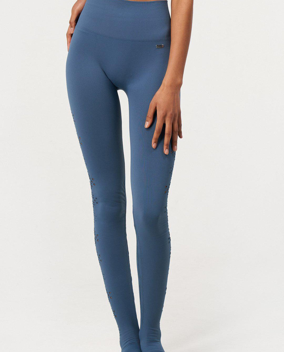 Karma Legging 2.0 en Jade-Long Leggings-Tienda Ropa Leggings Yoga Sostenibles Reciclados Mujer On-line Barcelona Believe Athletics Sustainable Recycled Yoga Clothes