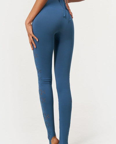 Karma Legging 2.0 en Jade-Long Leggings-Tienda Ropa Leggings Yoga Sostenibles Reciclados Mujer On-line Barcelona Believe Athletics Sustainable Recycled Yoga Clothes