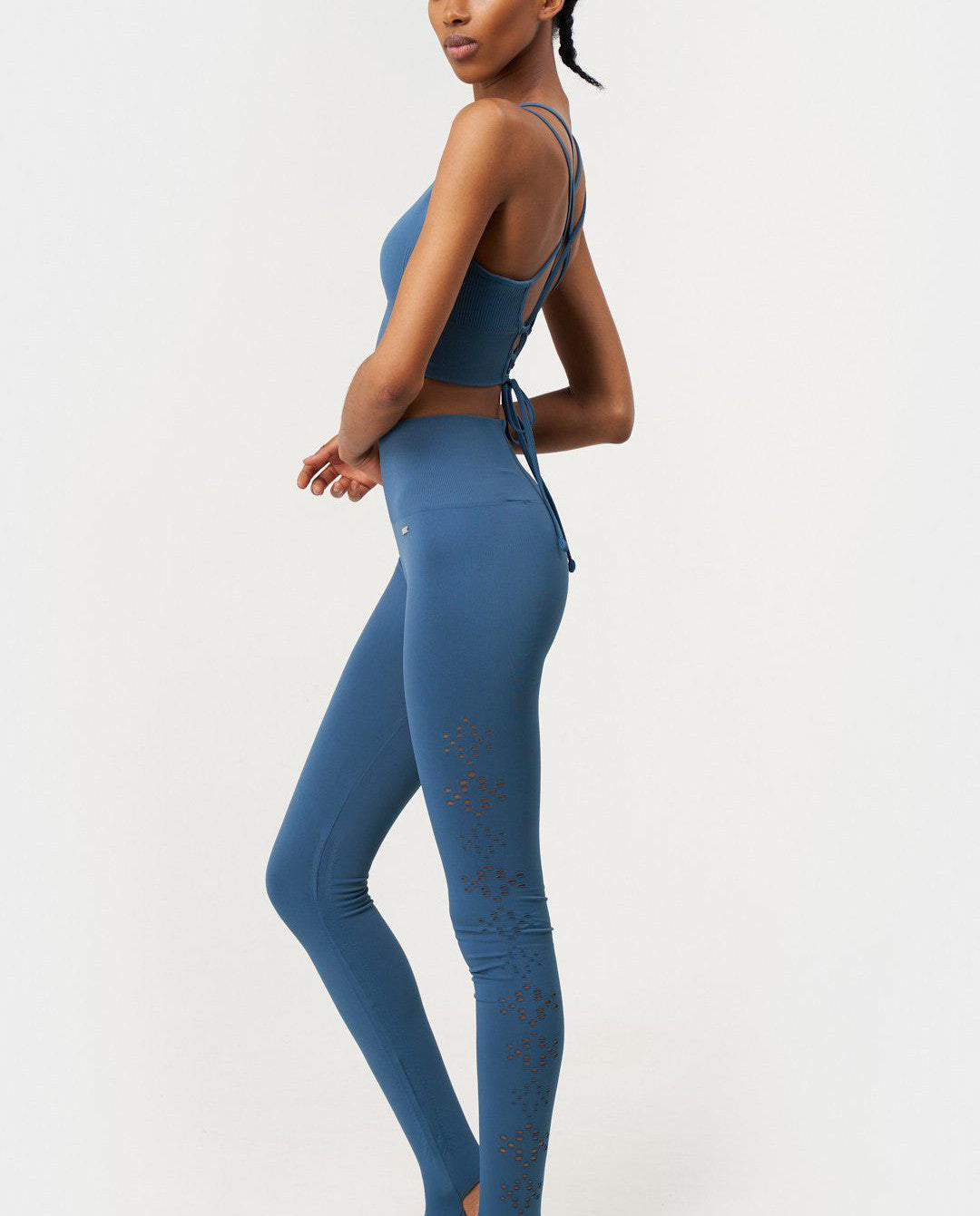 Karma Legging 2.0 en Jade-Long Leggings-Tienda Ropa Leggings Yoga Sostenibles Reciclados Mujer On-line Barcelona Believe Athletics Sustainable Recycled Yoga Clothes