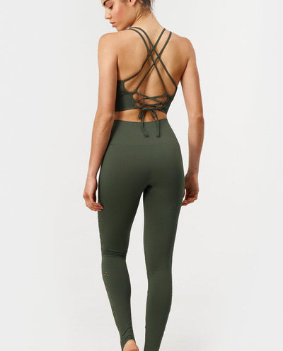 Karma Legging 2.0 en Militar-Long Leggings-Tienda Ropa Leggings Yoga Sostenibles Reciclados Mujer On-line Barcelona Believe Athletics Sustainable Recycled Yoga Clothes