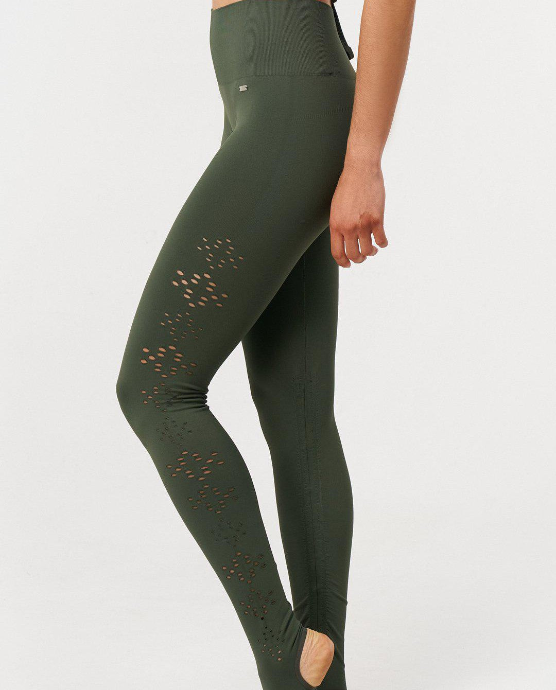 Karma Legging 2.0 en Militar-Long Leggings-Tienda Ropa Leggings Yoga Sostenibles Reciclados Mujer On-line Barcelona Believe Athletics Sustainable Recycled Yoga Clothes