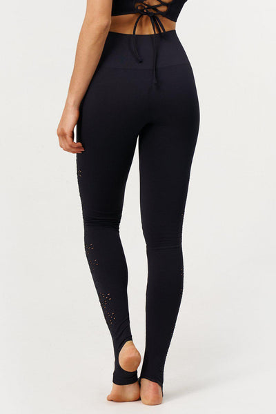 Karma Legging 2.0 in Schwarz-Long Leggings-Shop Nachhaltige Recycelte Yoga Leggings Damenbekleidung Online Barcelona Believe Athletics Nachhaltige Recycelte Yoga Kleidung