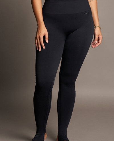 Karma Legging 2.0 in Schwarz-Long Leggings-Shop Nachhaltige Recycelte Yoga Leggings Damenbekleidung Online Barcelona Believe Athletics Nachhaltige Recycelte Yoga Kleidung