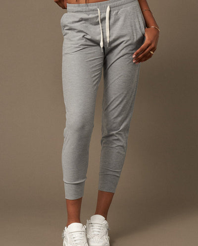 Lounge Jogger en Gris Melange-Joggers-Tienda Ropa Leggings Yoga Sostenibles Reciclados Mujer On-line Barcelona Believe Athletics Sustainable Recycled Yoga Clothes