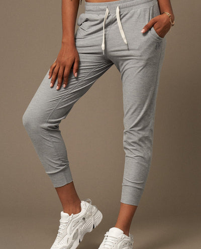 Lounge Jogger en Gris Melange-Joggers-Tienda Ropa Leggings Yoga Sostenibles Reciclados Mujer On-line Barcelona Believe Athletics Sustainable Recycled Yoga Clothes