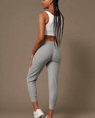 Lounge Jogger en Gris Melange-Joggers-Tienda Ropa Leggings Yoga Sostenibles Reciclados Mujer On-line Barcelona Believe Athletics Sustainable Recycled Yoga Clothes