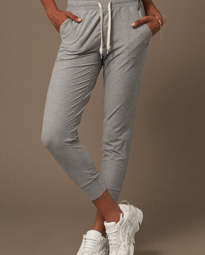 Lounge Jogger en Gris Melange-Joggers-Tienda Ropa Leggings Yoga Sostenibles Reciclados Mujer On-line Barcelona Believe Athletics Sustainable Recycled Yoga Clothes