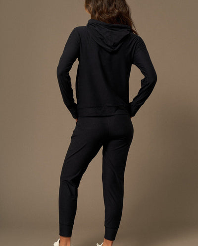 Lounge Jogger en Navy-Joggers-Tienda Ropa Leggings Yoga Sostenibles Reciclados Mujer On-line Barcelona Believe Athletics Sustainable Recycled Yoga Clothes