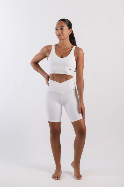 Palms Bra in Marsh. White-Bras-Tienda Ropa Leggings Yoga Sostenibles Reciclados Mujer On-line Barcelona Believe Athletics Sustainable Recycled Yoga Clothes