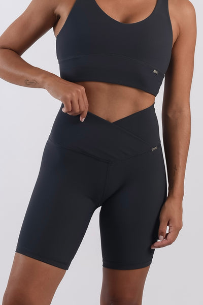 Palms Bra in Midnight-Bras-Tienda Ropa Leggings Yoga Sostenibles Reciclados Mujer On-line Barcelona Believe Athletics Sustainable Recycled Yoga Clothes