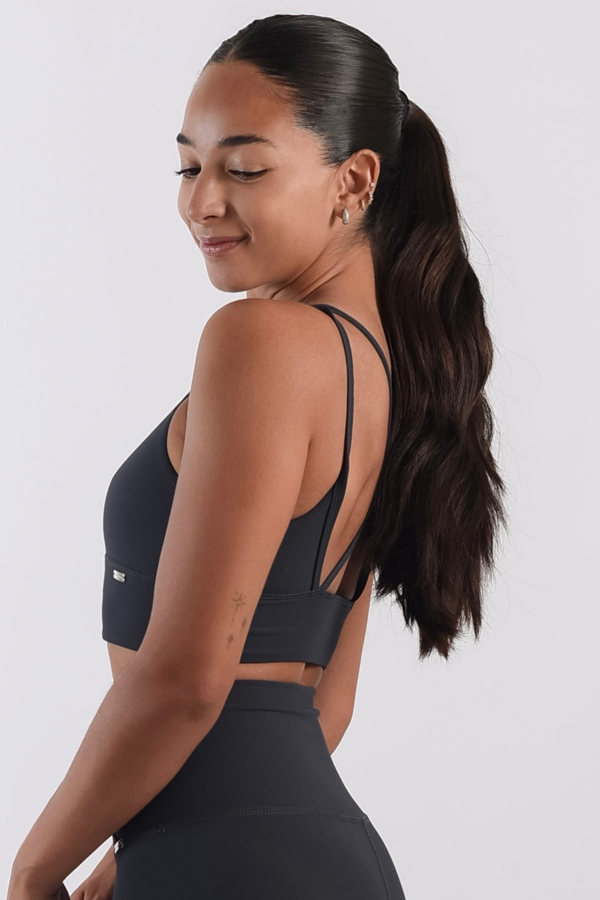 Bras Believe Palmen-BH in Midnight- -Tienda Ropa Leggings Yoga Sostenibles Reciclados Mujer On-line Barcelona Leichtathletik Nachhaltige Recycelte Yoga-Kleidung