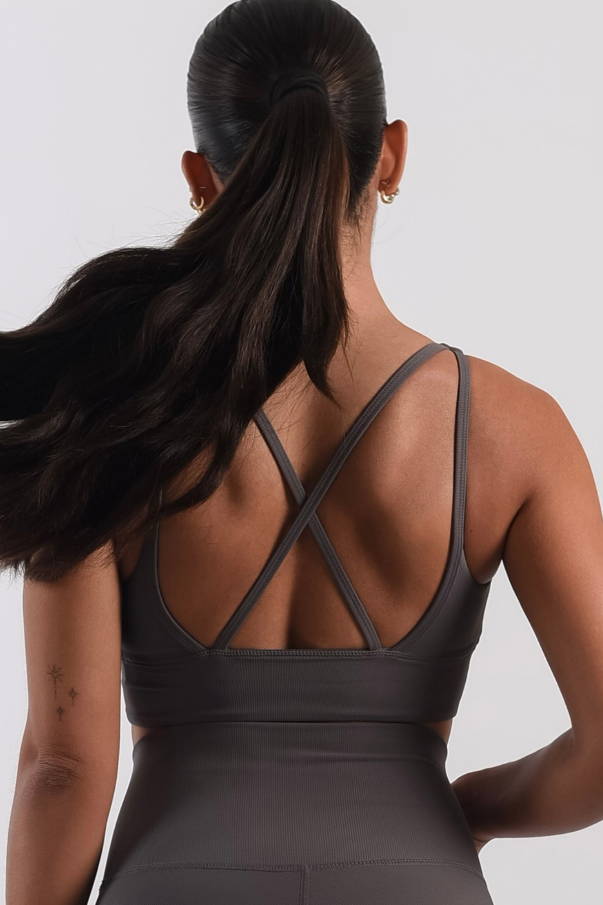 Palms Bra in Stone-Bras-Tienda Ropa Leggings Yoga Sostenibles Reciclados Mujer On-line Barcelona Believe Athletics Sustainable Recycled Yoga Clothes