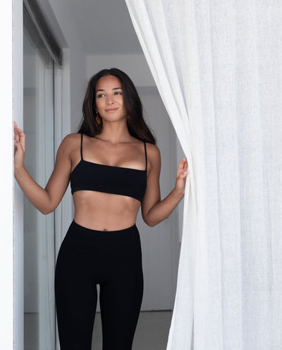 PaoRoa Skinny Bra Black-Bras-Tienda Ropa Leggings Yoga Sostenibles Reciclados Mujer On-line Barcelona Believe Athletics Sustainable Recycled Yoga Clothes