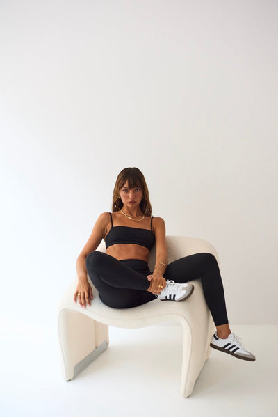 PaoRoa Skinny Bra Black-Bras-Tienda Ropa Leggings Yoga Sostenibles Reciclados Mujer On-line Barcelona Believe Athletics Sustainable Recycled Yoga Clothes