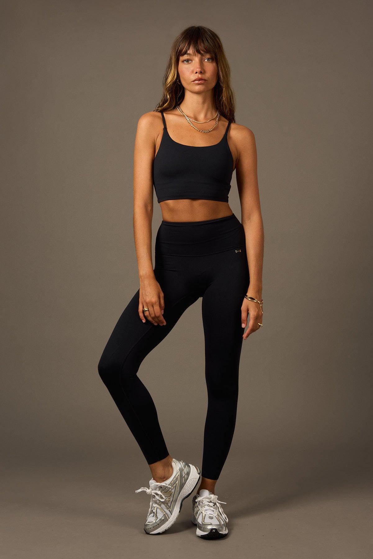 Radiant Bra Black-Bras-Tienda Ropa Leggings Yoga Sostenibles Reciclados Mujer On-line Barcelona Believe Athletics Sustainable Recycled Yoga Clothes