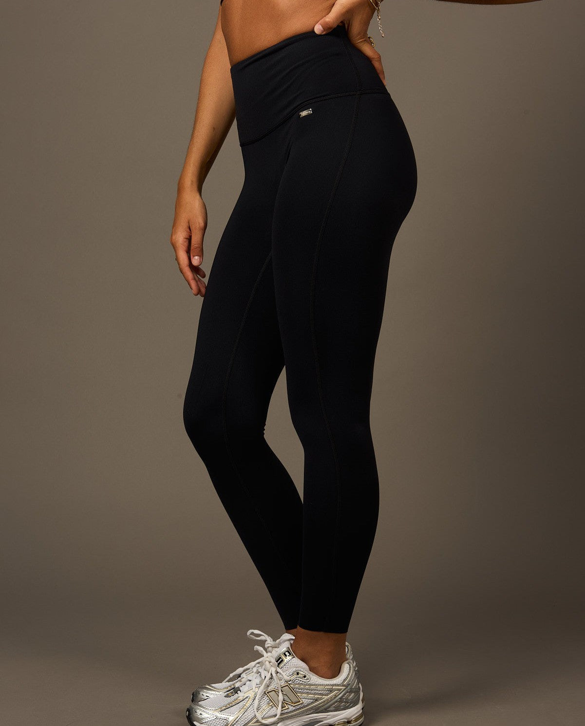 Radiant Legging Black-Long Leggings-Tienda Ropa Leggings Yoga Sostenibles Reciclados Mujer On-line Barcelona Believe Athletics Sustainable Recycled Yoga Clothes