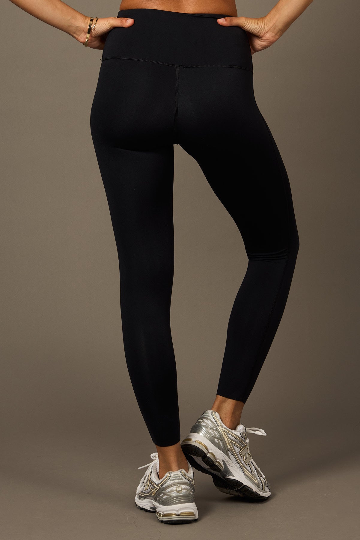 Radiant Legging Black-Long Leggings-Tienda Ropa Leggings Yoga Sostenibles Reciclados Mujer On-line Barcelona Believe Athletics Sustainable Recycled Yoga Clothes