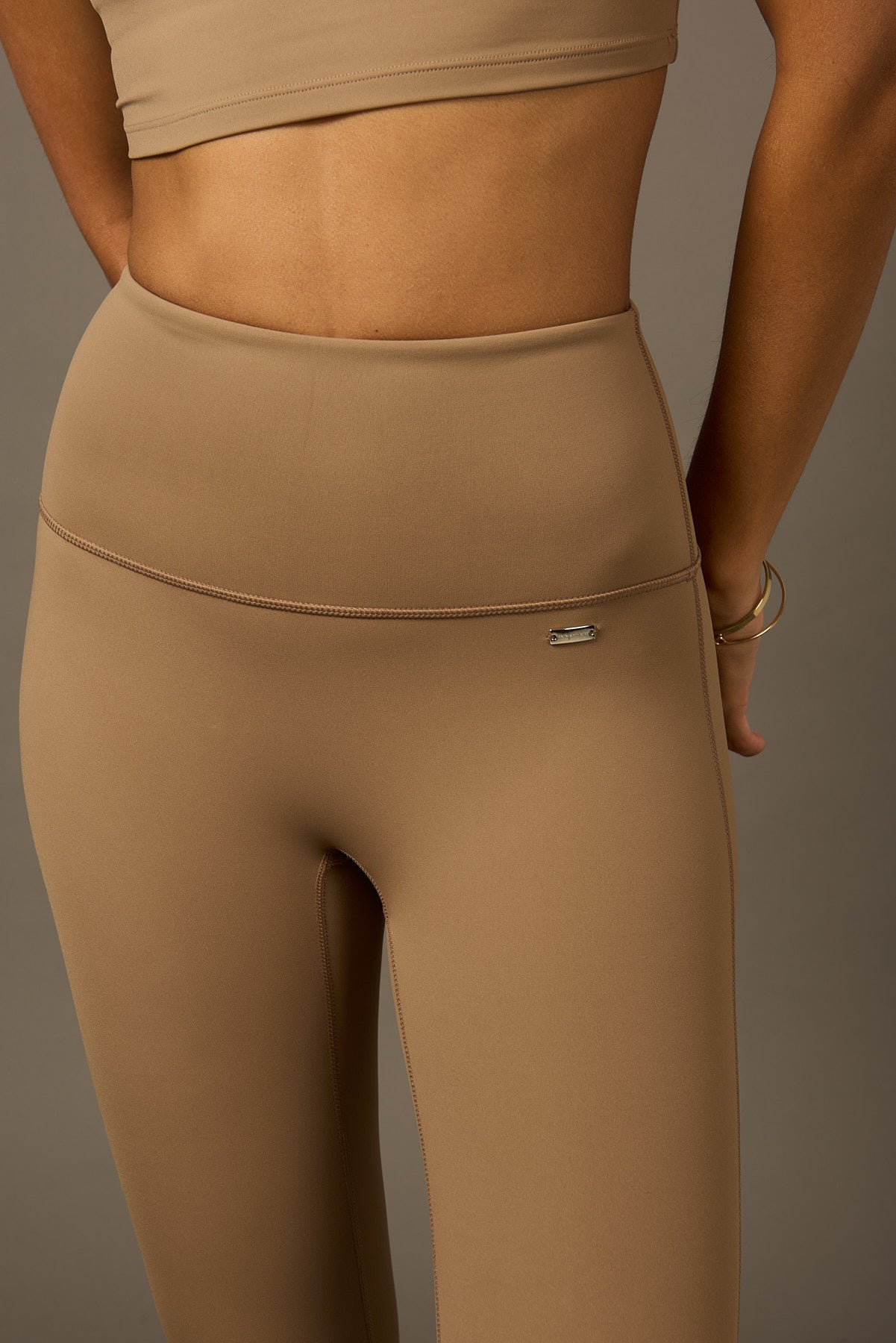 Radiant Legging Caramel-Long Leggings-Tienda Ropa Leggings Yoga Sostenibles Reciclados Mujer On-line Barcelona Believe Athletics Sustainable Recycled Yoga Clothes