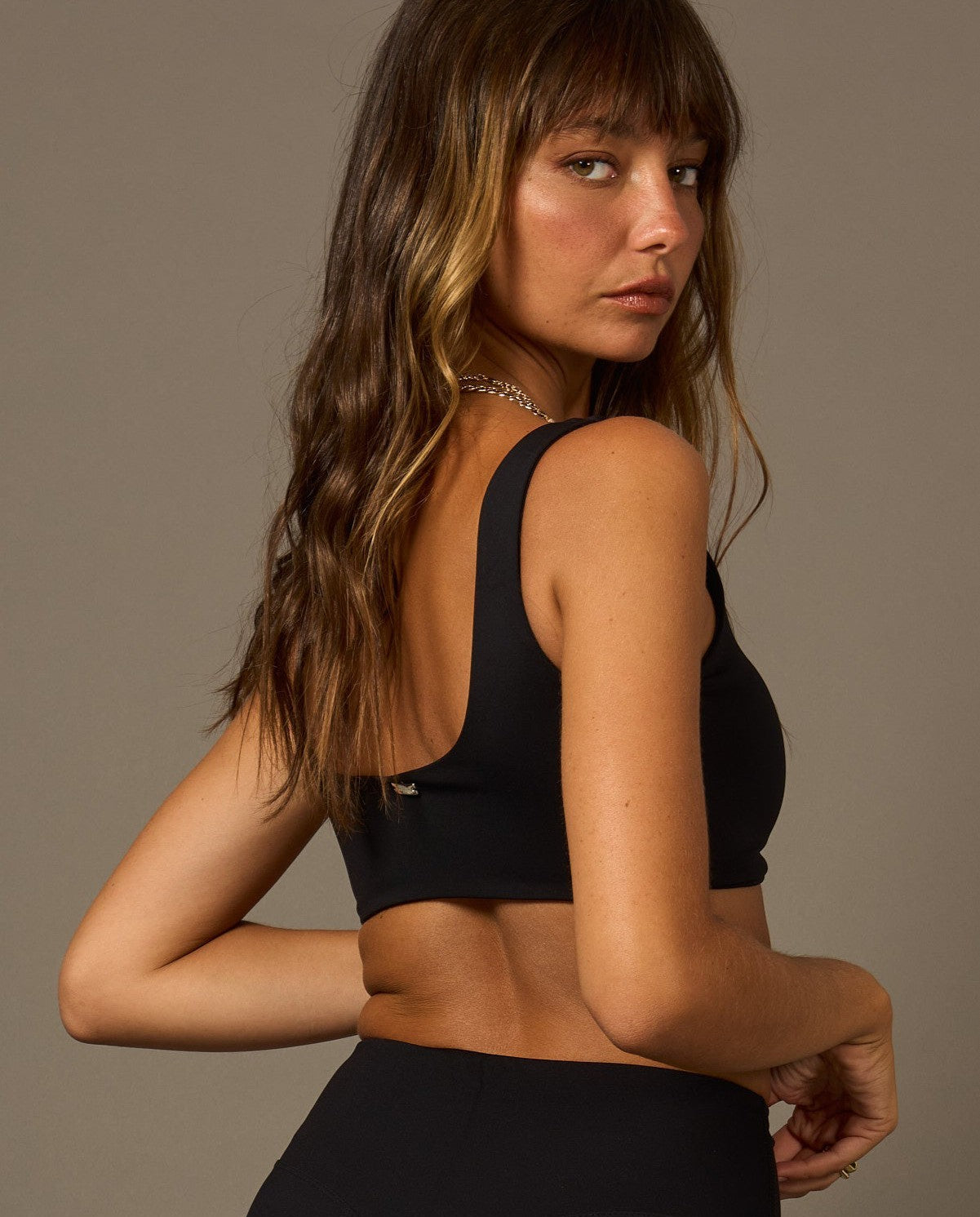 Silhouette Bra Black-Bras-Tienda Ropa Leggings Yoga Sostenibles Reciclados Mujer On-line Barcelona Believe Athletics Sustainable Recycled Yoga Clothes