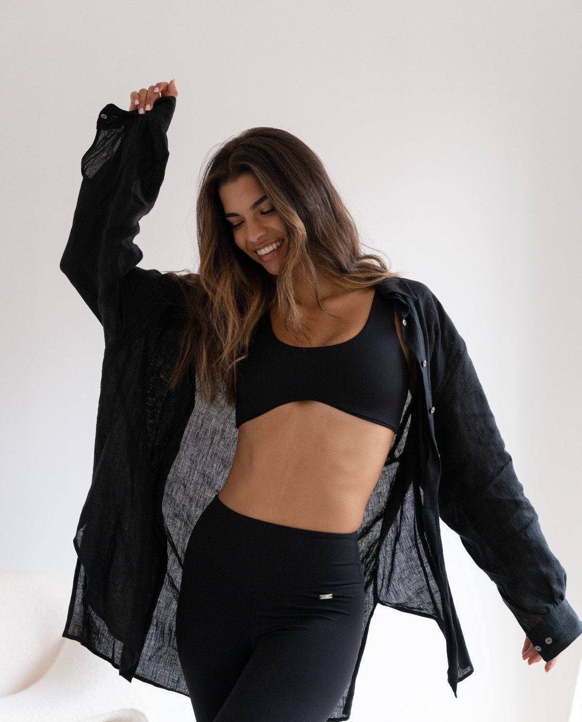 Silhouette Bra Black-Bras-Tienda Ropa Leggings Yoga Sostenibles Reciclados Mujer On-line Barcelona Believe Athletics Sustainable Recycled Yoga Clothes