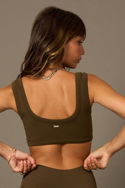 Bras Believe Sunshine Bra in Olive- -Tienda Ropa Leggings Yoga Sostenibles Reciclados Mujer On-line Barcelona Leichtathletik Nachhaltige Recycelte Yoga-Kleidung