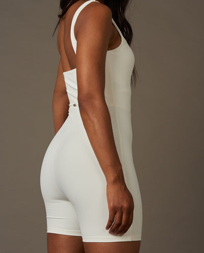 Swanky Jumpsuit en Blanco Perla-Jumpsuits-Tienda Ropa Leggings Yoga Sostenibles Reciclados Mujer On-line Barcelona Believe Athletics Sustainable Recycled Yoga Clothes