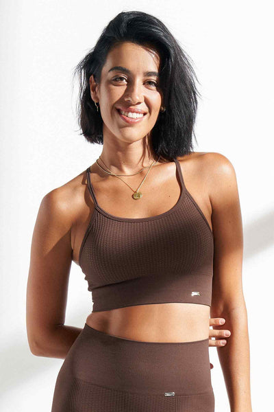 Bras Believe Vinyasa Bra in Brunette- -Tienda Ropa Leggings Yoga Sostenibles Reciclados Mujer On-line Barcelona Leichtathletik Nachhaltige Recycelte Yoga-Kleidung