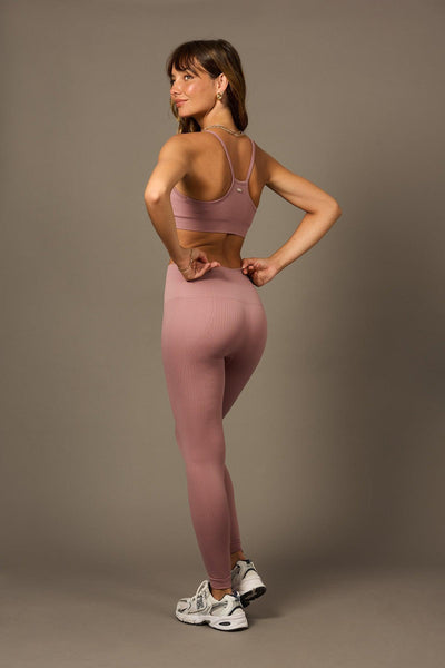 Wave Bra in Berry Velvet-Bras-Tienda Ropa Leggings Yoga Sostenibles Reciclados Mujer On-line Barcelona Believe Athletics Sustainable Recycled Yoga Clothes