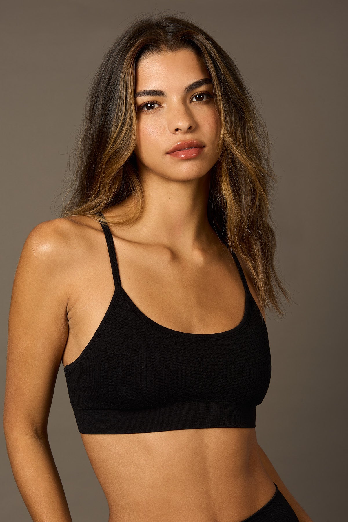 Bras Believe Wave Bra in Schwarz- -Tienda Ropa Leggings Yoga Sostenibles Reciclados Mujer On-line Barcelona Leichtathletik Nachhaltige Recycelte Yoga-Kleidung