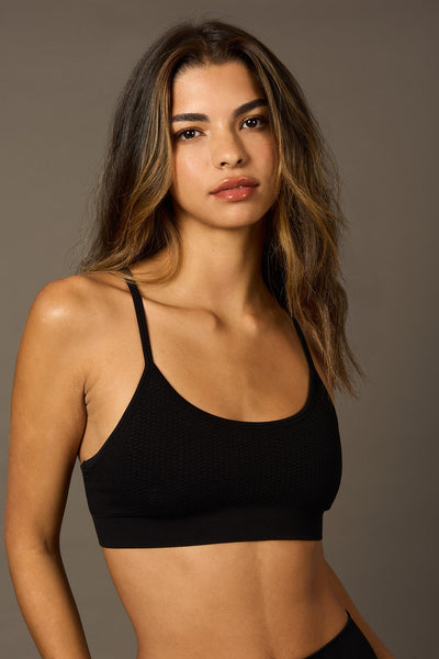 Wave Bra in Black-Bras-Tienda Ropa Leggings Yoga Sostenibles Reciclados Mujer On-line Barcelona Believe Athletics Sustainable Recycled Yoga Clothes