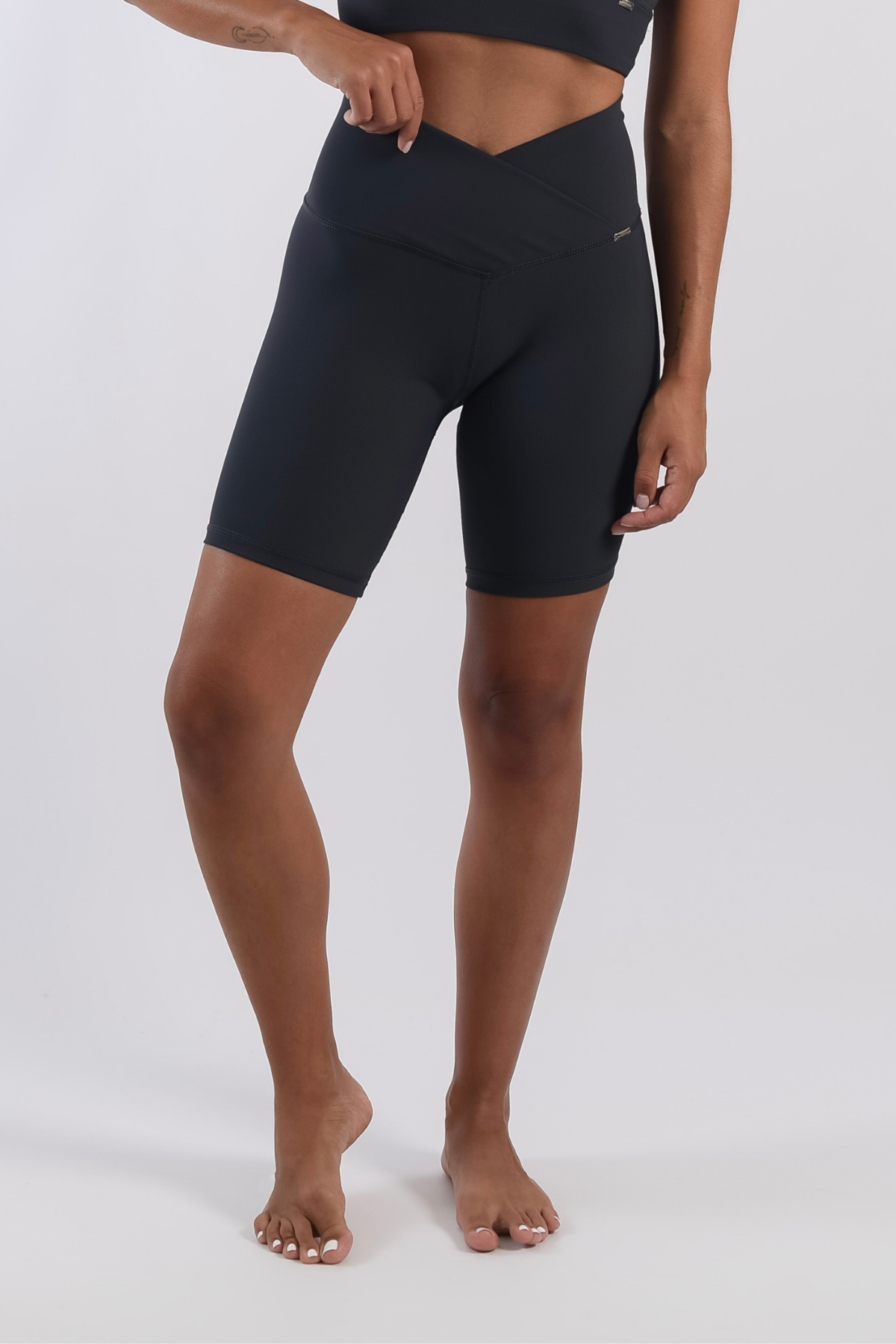 West Biker in Midnight-Bikers-Tienda Ropa Leggings Yoga Sostenibles Reciclados Mujer On-line Barcelona Believe Athletics Sustainable Recycled Yoga Clothes