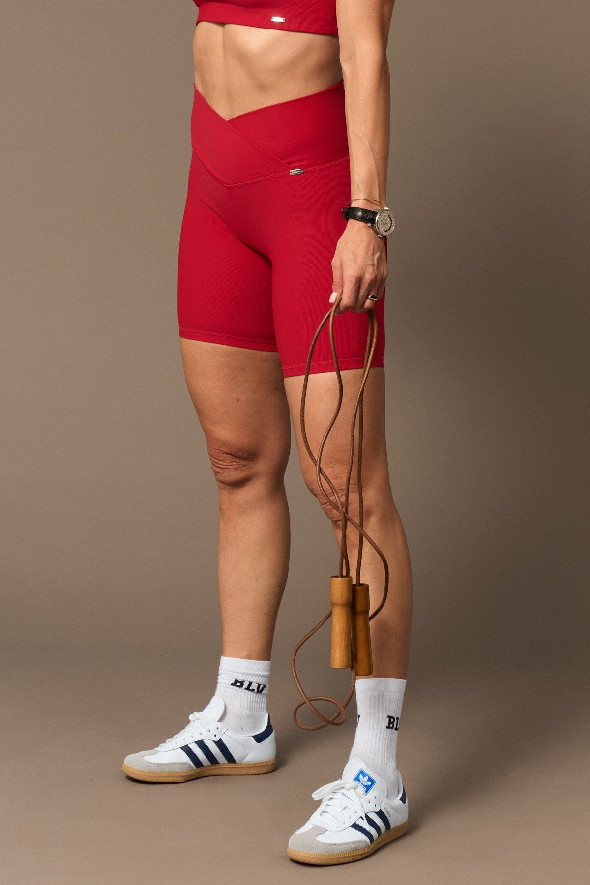 West Biker in Red-Bikers-Tienda Ropa Leggings Yoga Sostenibles Reciclados Mujer On-line Barcelona Believe Athletics Sustainable Recycled Yoga Clothes