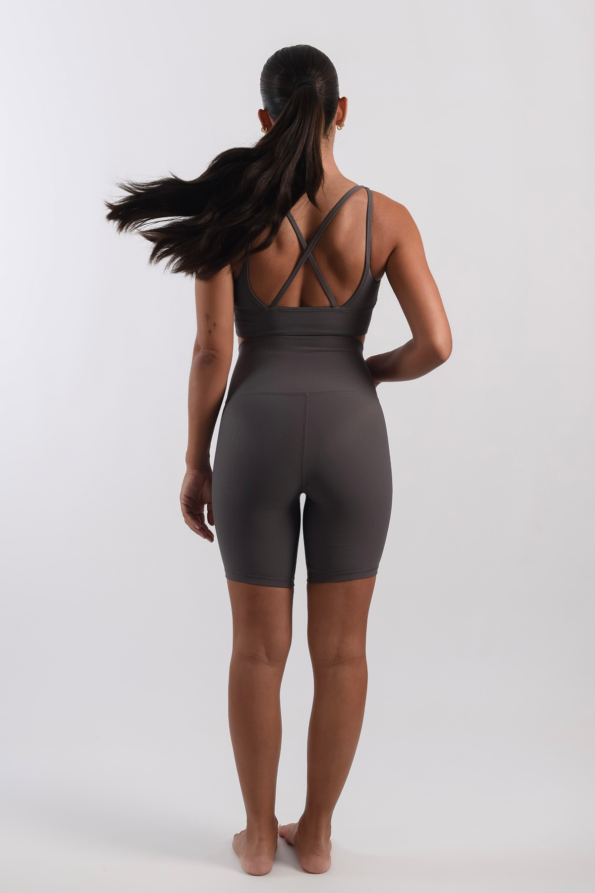 West Biker in Stone-Bikers-Tienda Ropa Leggings Yoga Sostenibles Reciclados Mujer On-line Barcelona Believe Athletics Sustainable Recycled Yoga Clothes