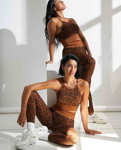 Wild Legging en Leopard Caramel-Long Leggings-Tienda Ropa Leggings Yoga Sostenibles Reciclados Mujer On-line Barcelona Believe Athletics Sustainable Recycled Yoga Clothes